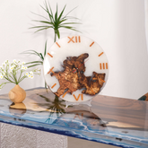 Handgefertigter Epoxidharz-Flusstisch mit türkisfarbenem Wellendesign, perfekt für moderne Häuser